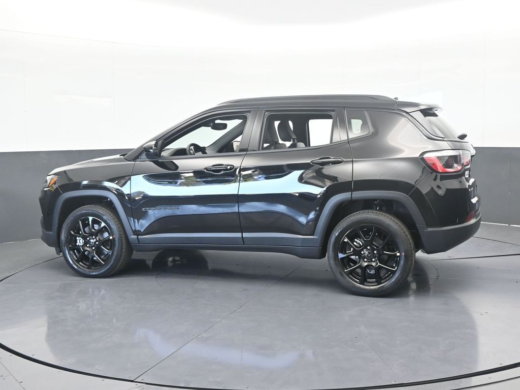 New 2026 Diamond Black Crystal Pearlcoat Jeep Latitude image 3