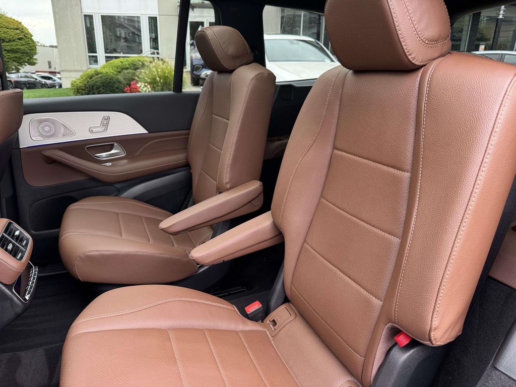 Thumbnail: 2024 Mercedes-Benz GLS - 32