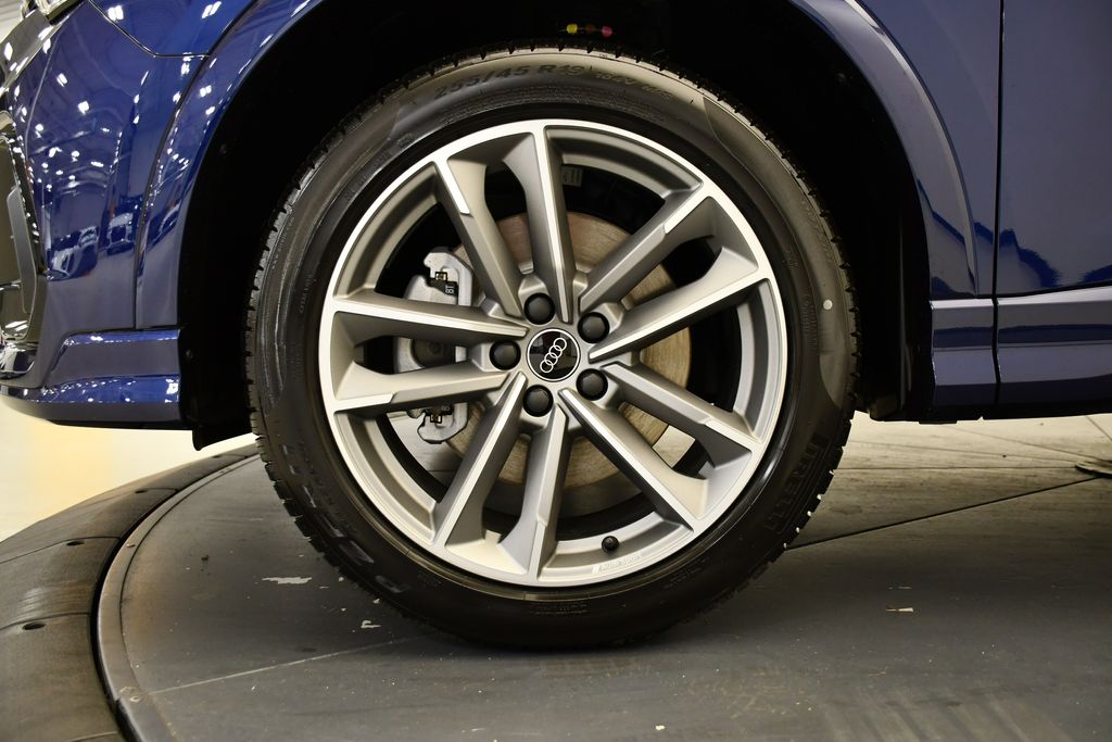 Thumbnail: 2025 Audi Q3 - 14