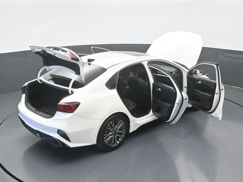 Used 2024 Snow White Pearl Kia GT-Line image 71