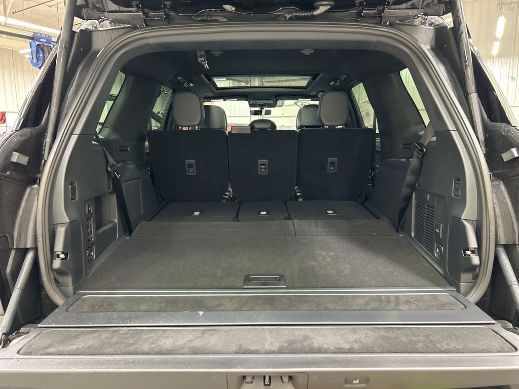 new 2026 Lincoln Navigator car, priced at $105,615