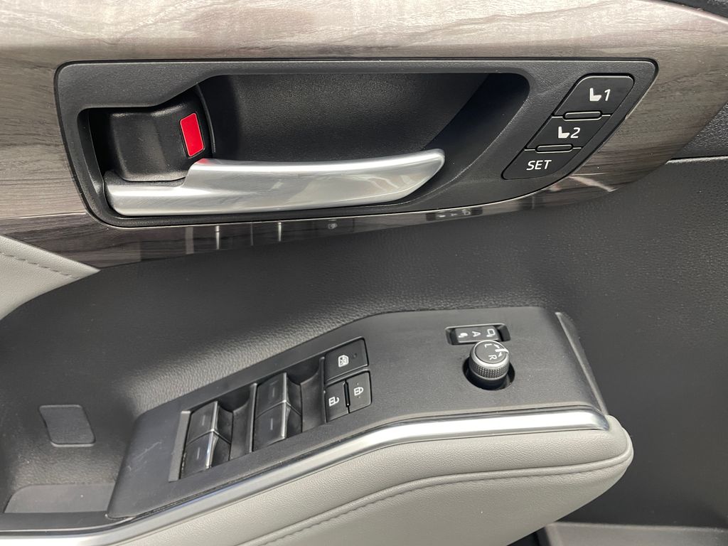 Thumbnail: 2023 Toyota Highlander - 10
