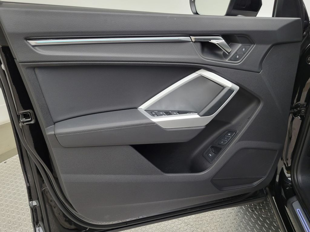 Thumbnail: 2022 Audi Q3 - 32