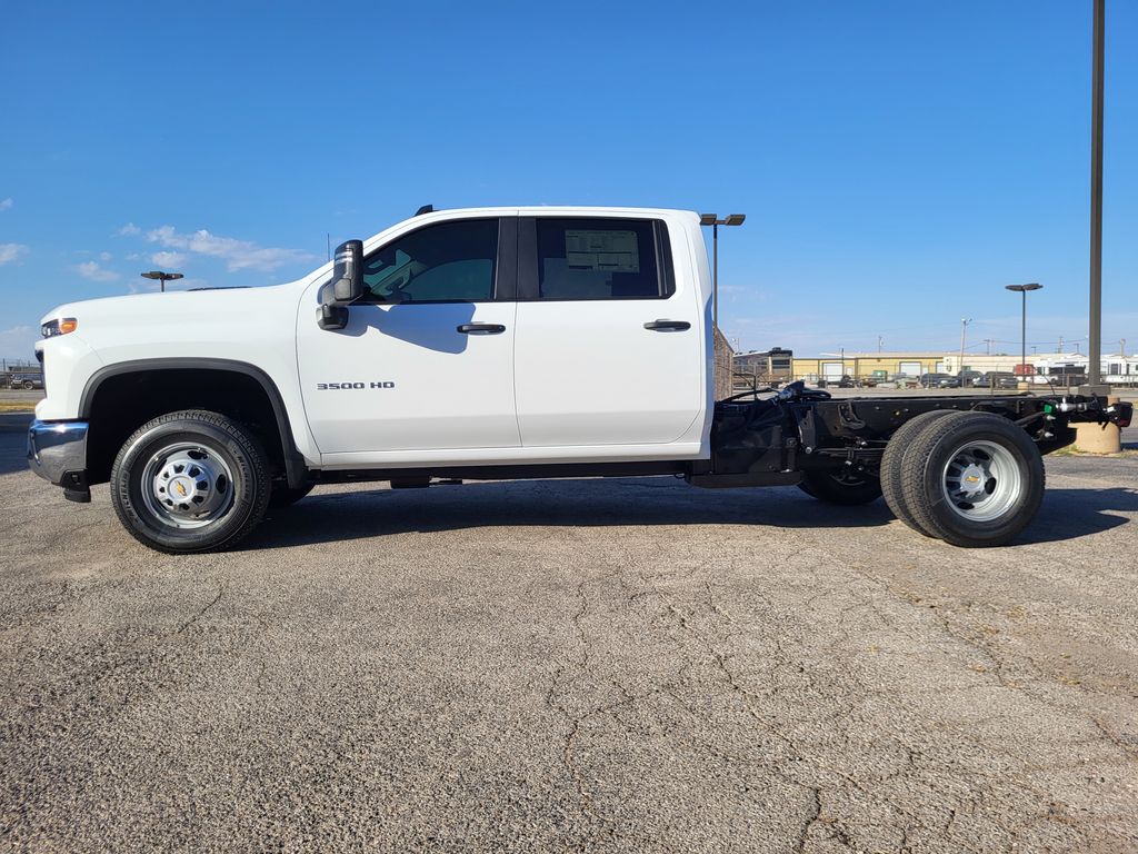 2025 Chevrolet Silverado 3500HD Work Truck 2