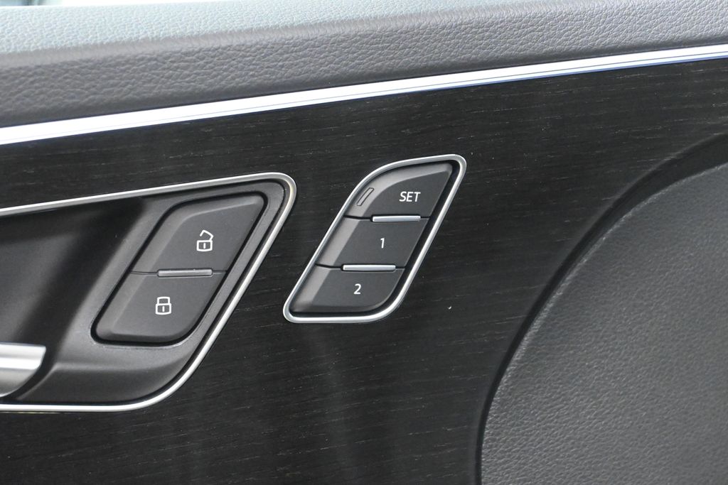 2025 Audi Q7  24
