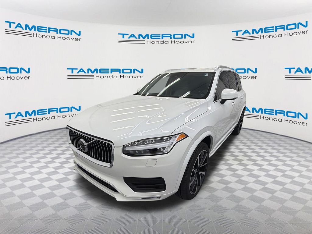 2022 Volvo XC90 T6 Momentum 7-Passenger AWD
