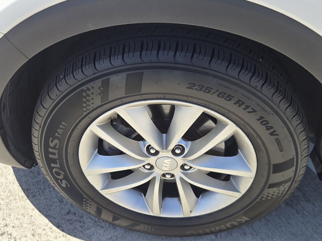 2017 Kia Sorento - $9,039