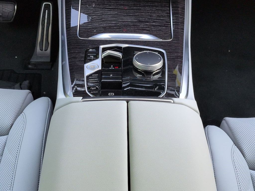New 2026 White BMW xDrive40i image 19
