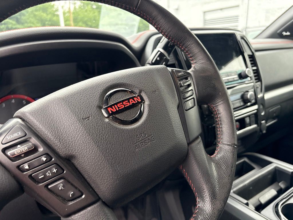 2021 Nissan Titan — photo 6