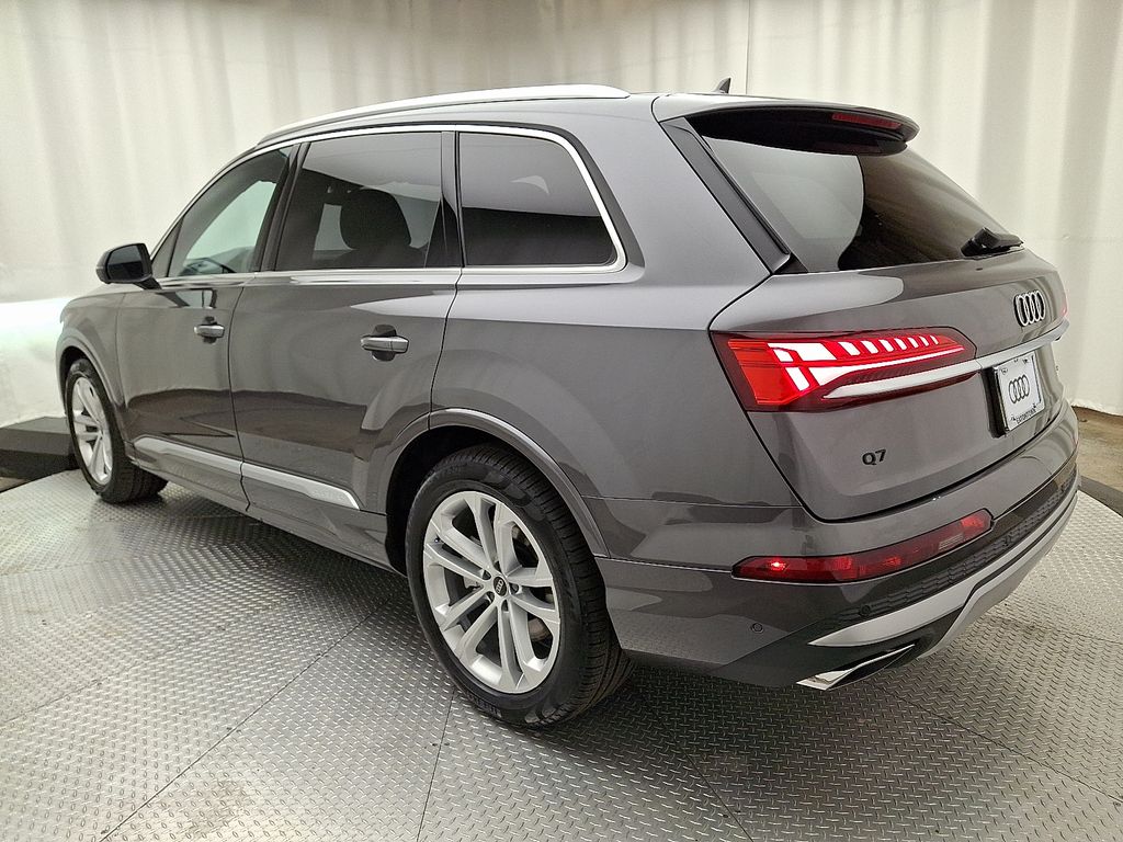 Thumbnail: 2026 Audi Q7 - 4