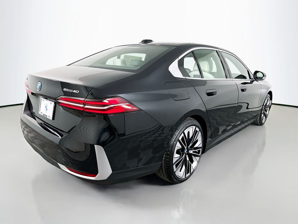 Thumbnail: 2026 BMW i5 - 5