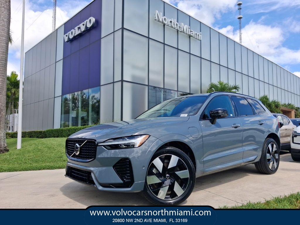 2024 Volvo XC60 Recharge Plug-In Hybrid T8 Plus Dark Theme
