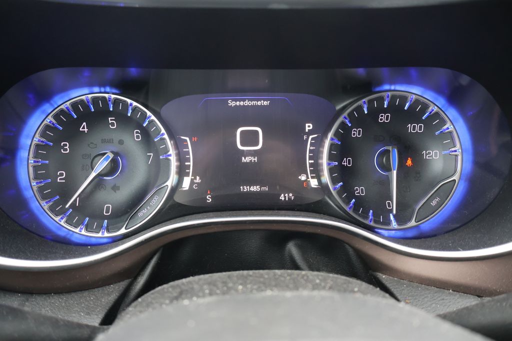 Thumbnail: 2017 Chrysler Pacifica - 18