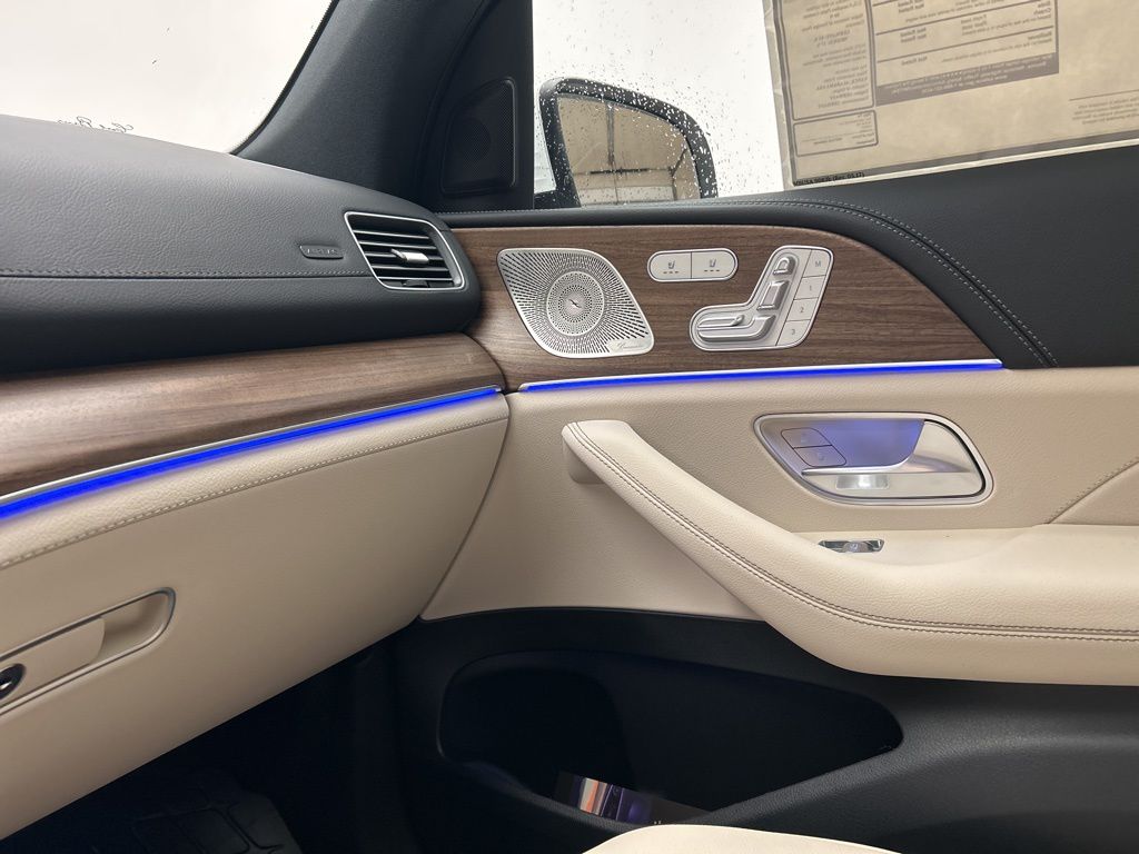 Thumbnail: 2026 Mercedes-Benz GLS - 21