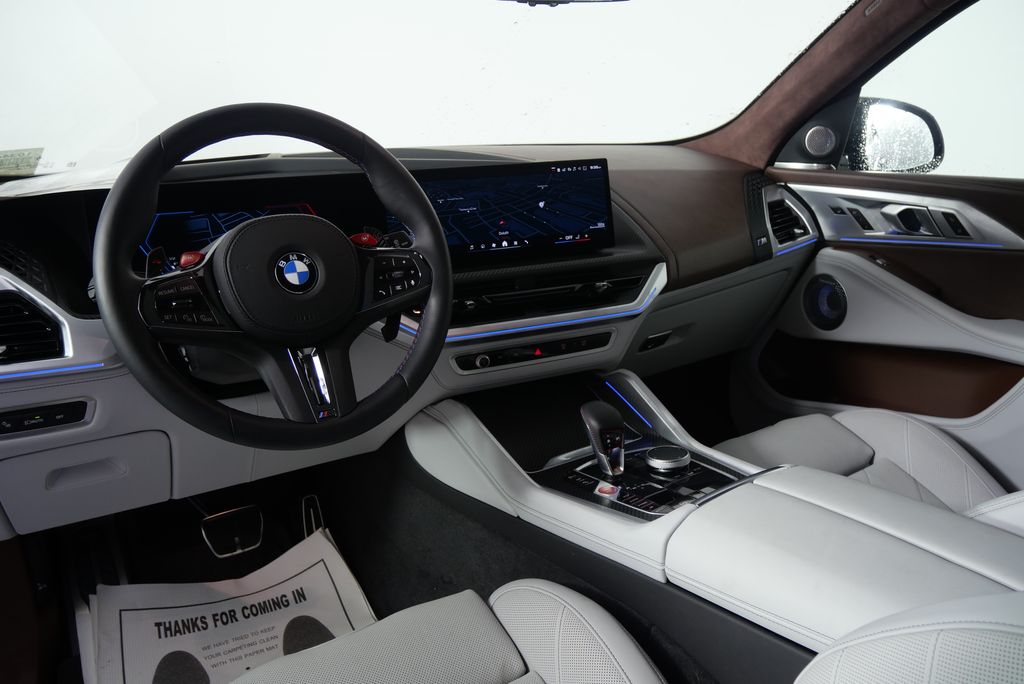 2025 BMW XM  23
