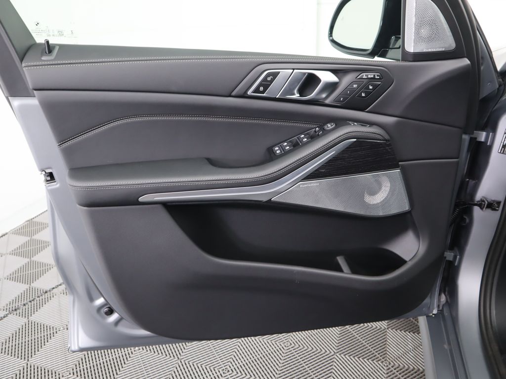 Thumbnail: 2026 BMW X7 - 26