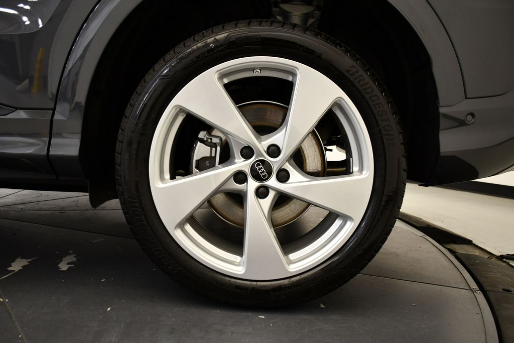 Thumbnail: 2025 Audi Q5 - 14