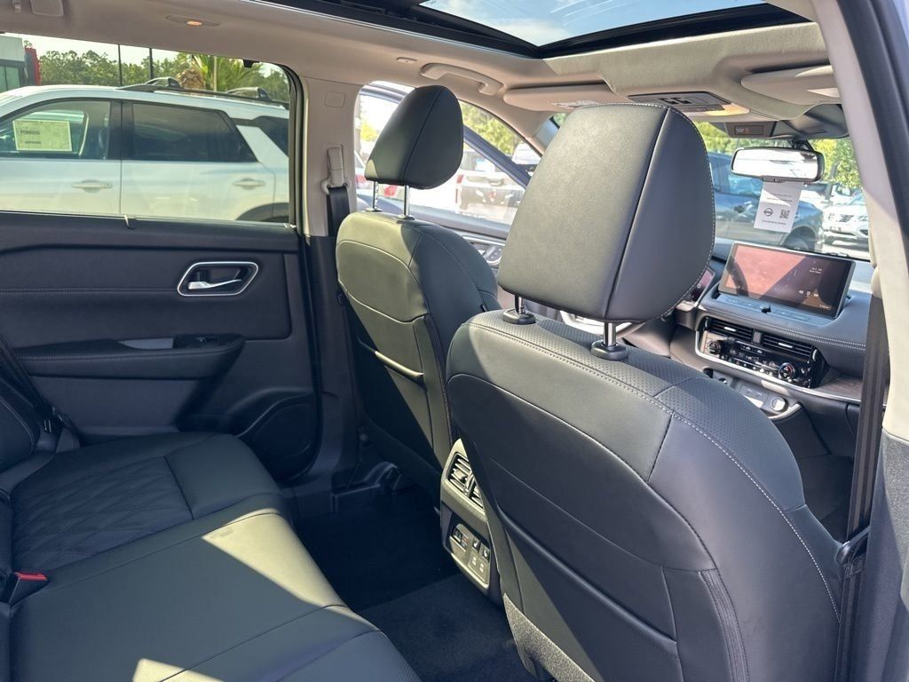 2025 Boulder Gray Pearl/Super Black Nissan Rogue Platinum FWD SUV