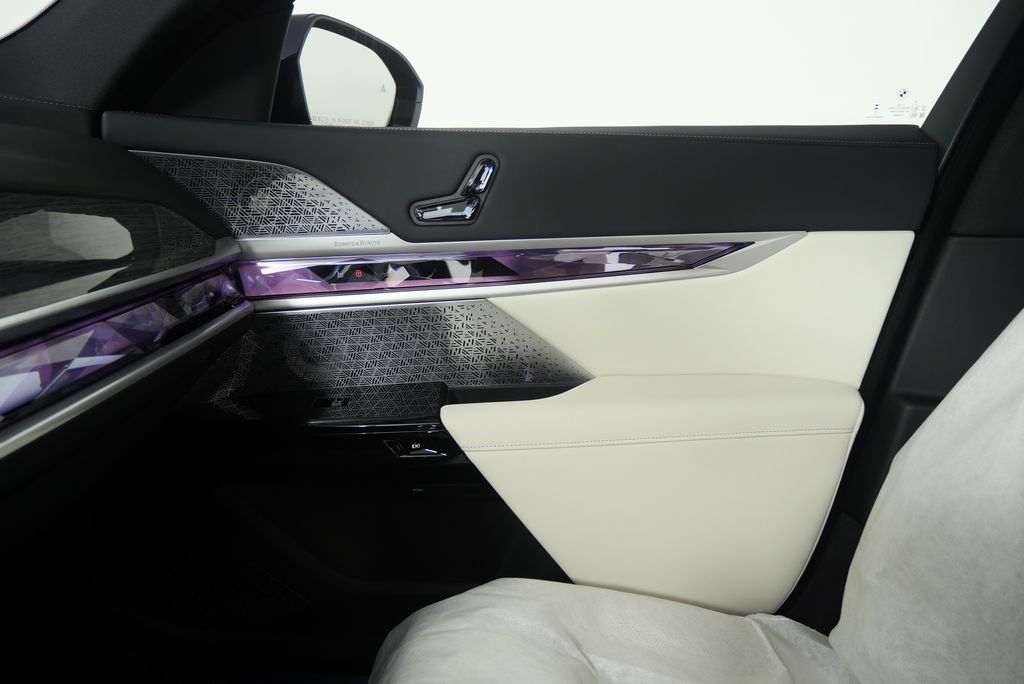Thumbnail: 2026 BMW 7 Series - 24