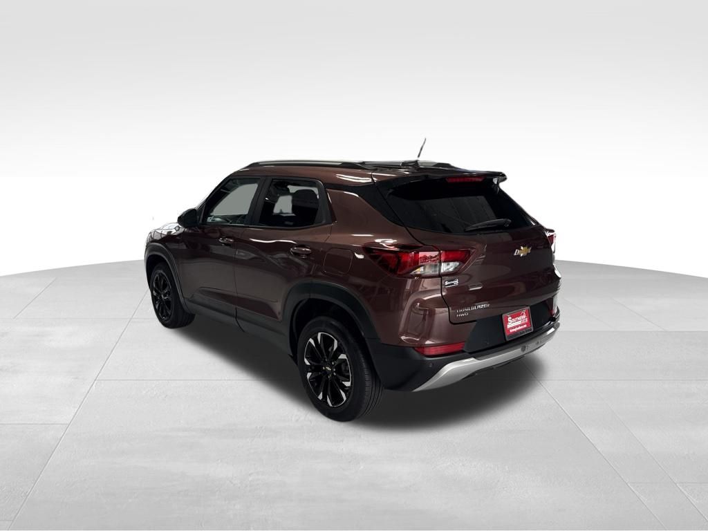 Used 2023 Red Chevrolet LT image 3