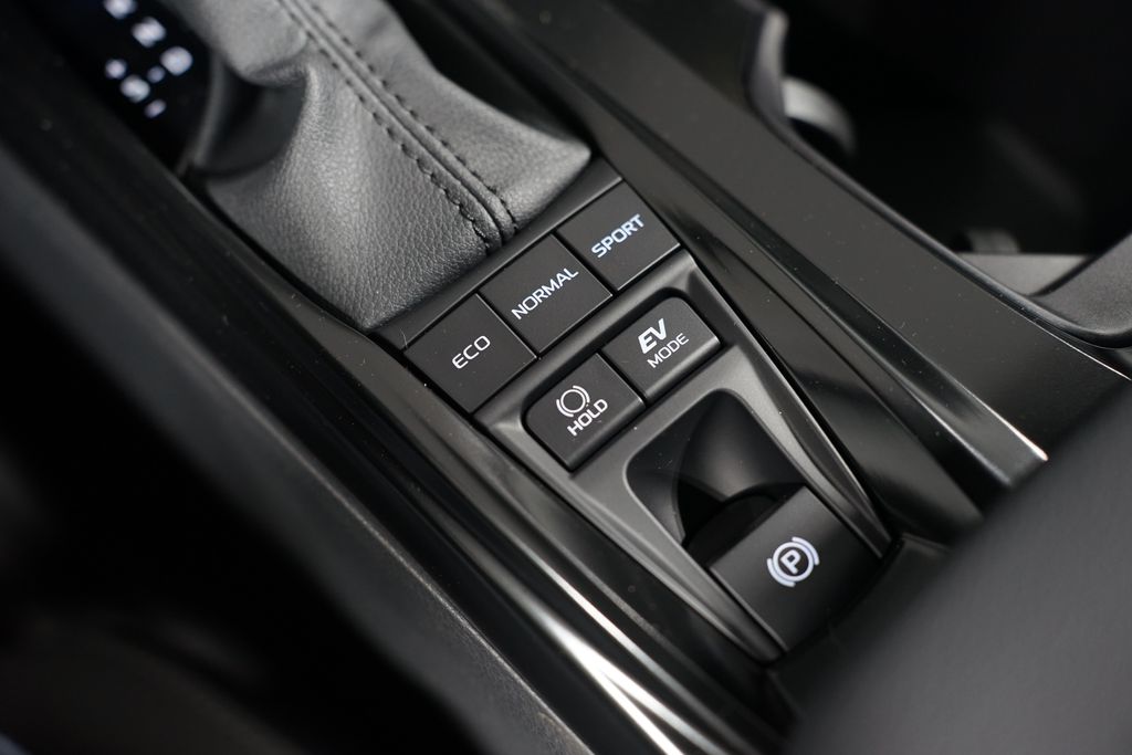 2025 Toyota Camry SE 24