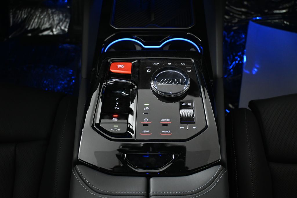 Thumbnail: 2026 BMW M5 - 20