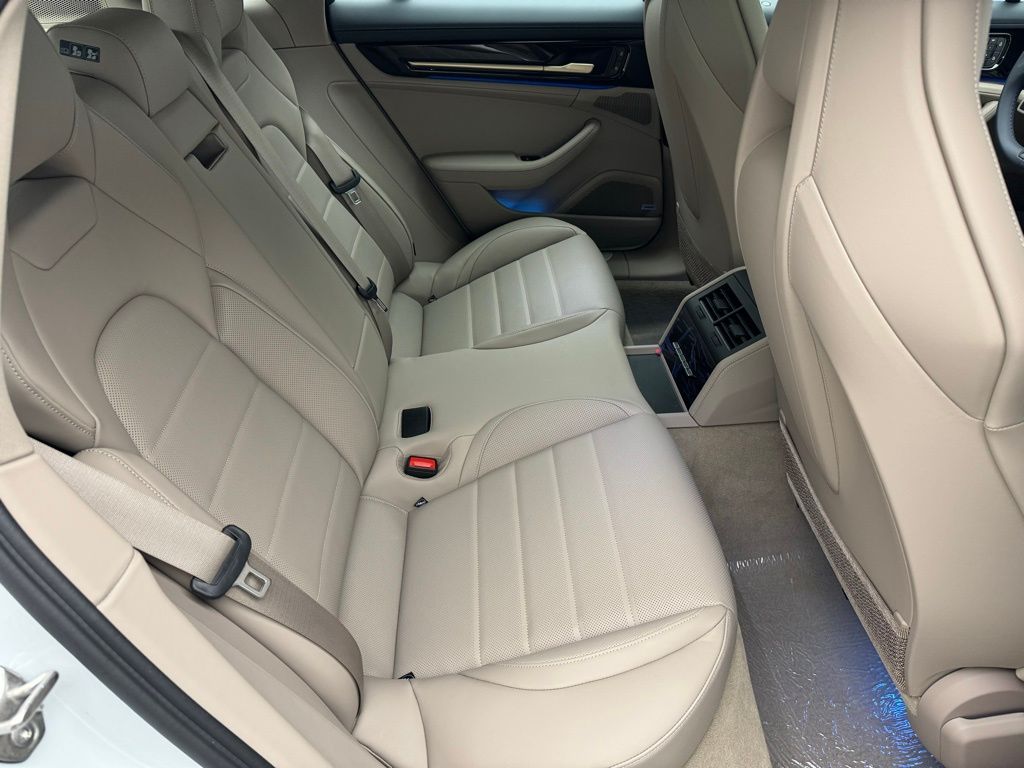 2024 Porsche Panamera 4 26