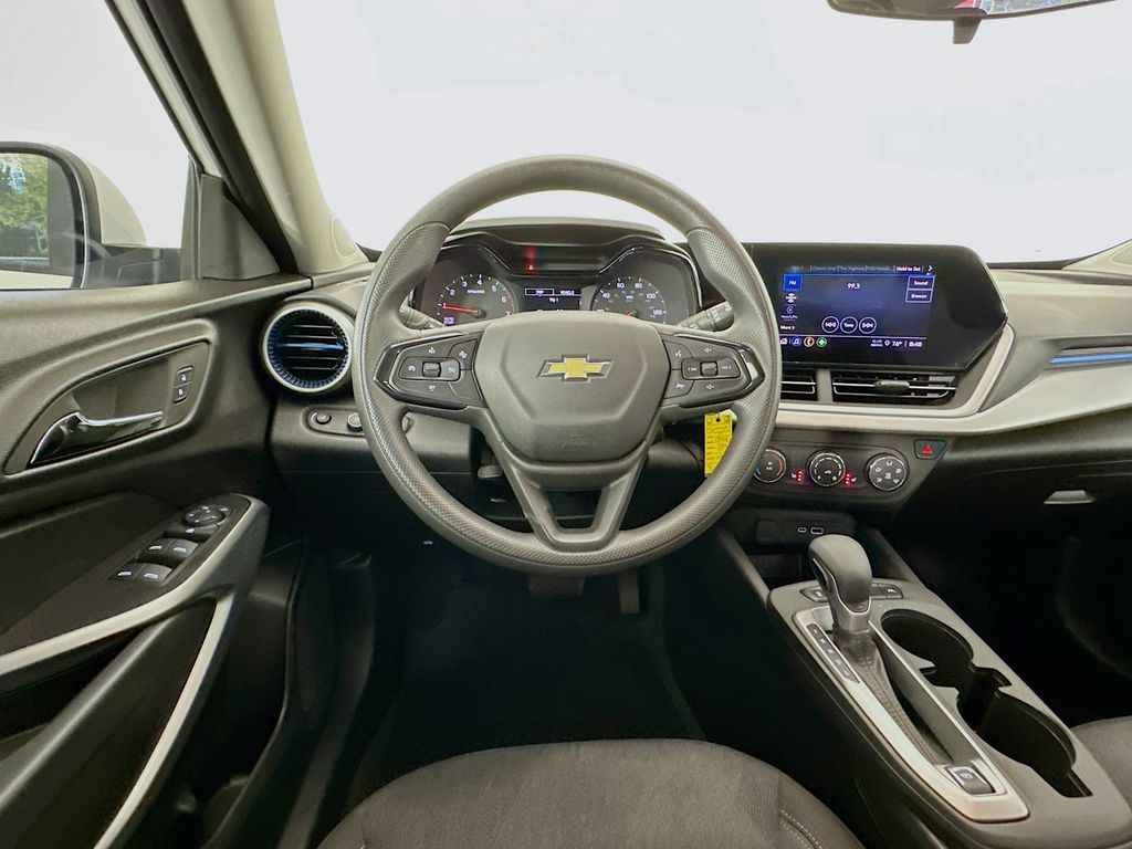 Thumbnail: 2025 Chevrolet Trax - 22