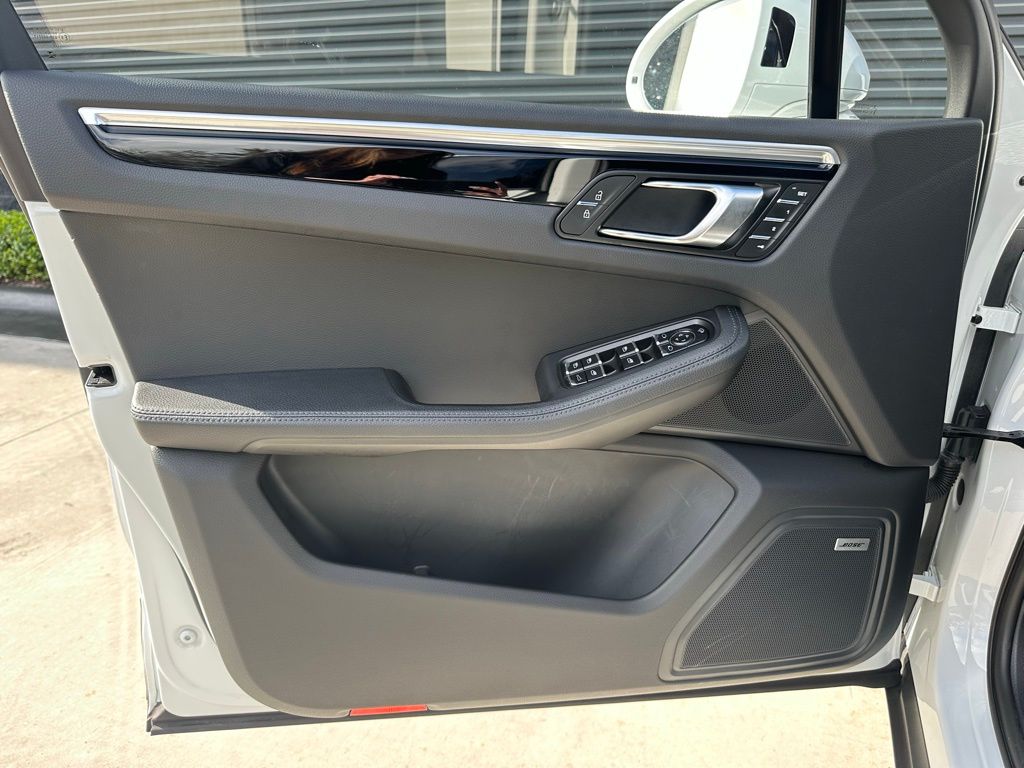 Thumbnail: 2023 Porsche Macan - 19