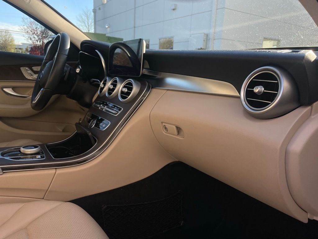 Thumbnail: 2021 Mercedes-Benz C-Class - 31