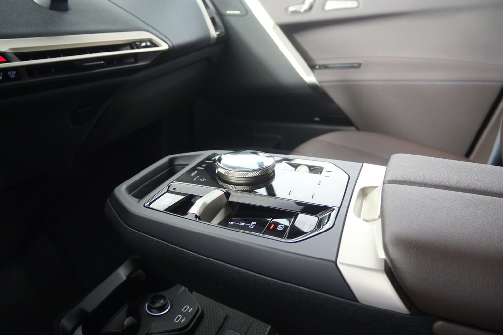 Thumbnail: 2024 BMW iX - 24