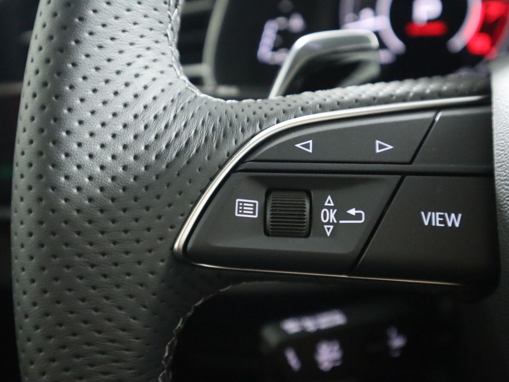 Thumbnail: 2026 Audi RS Q8 - 12