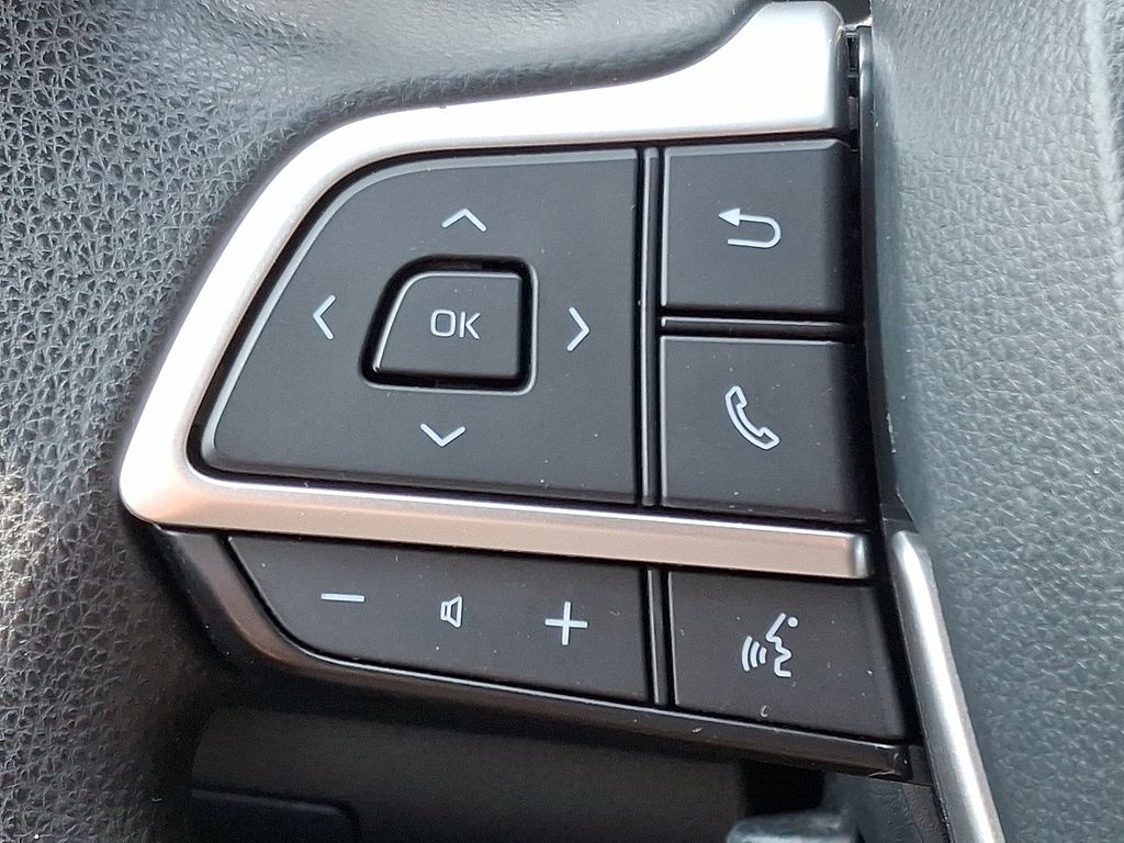 Thumbnail: 2023 Toyota Highlander - 20
