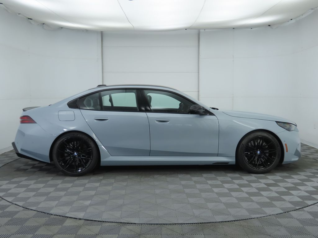 Thumbnail: 2026 BMW M5 - 4