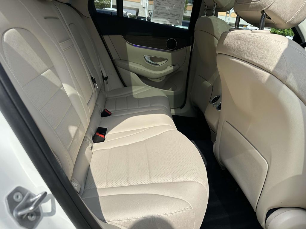 2021 Mercedes-Benz GLC 300 22