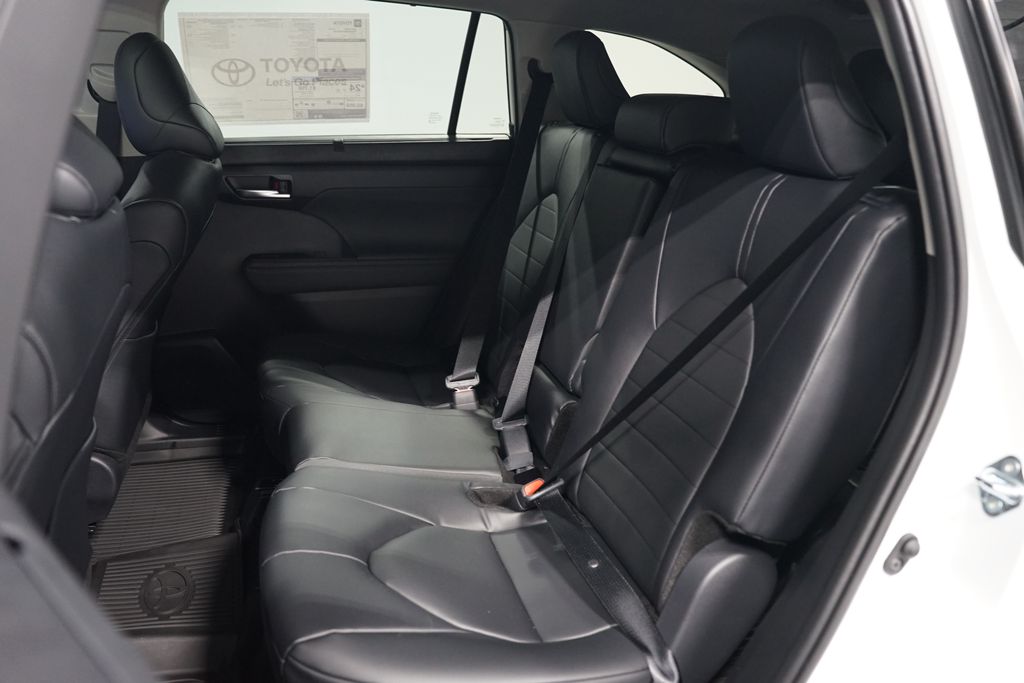 Thumbnail: 2026 Toyota Highlander - 29