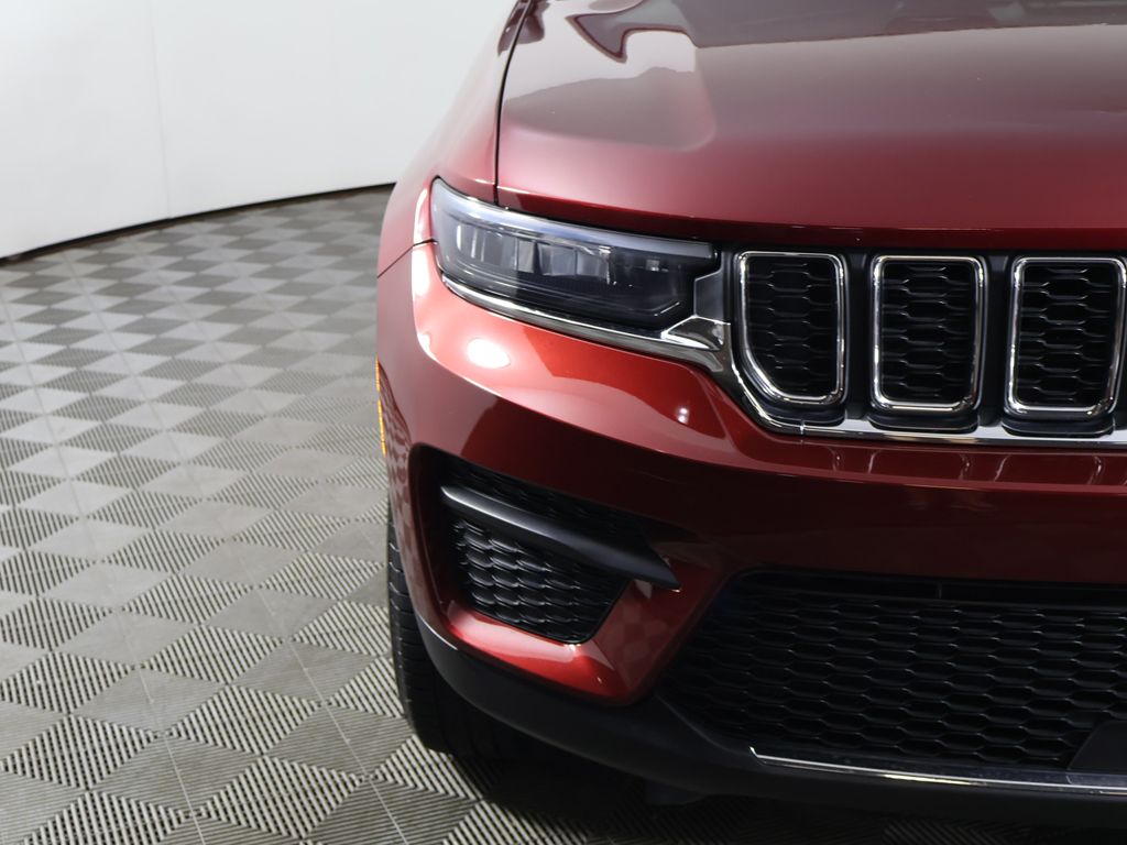 Used 2023 Red Jeep Laredo image 12