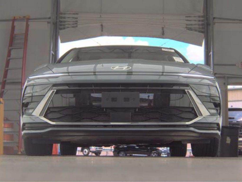 Used 2025 Blue Hyundai SEL image 3