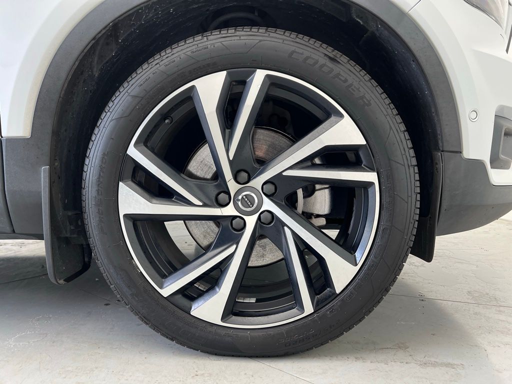 Thumbnail: 2021 Volvo XC40 - 22