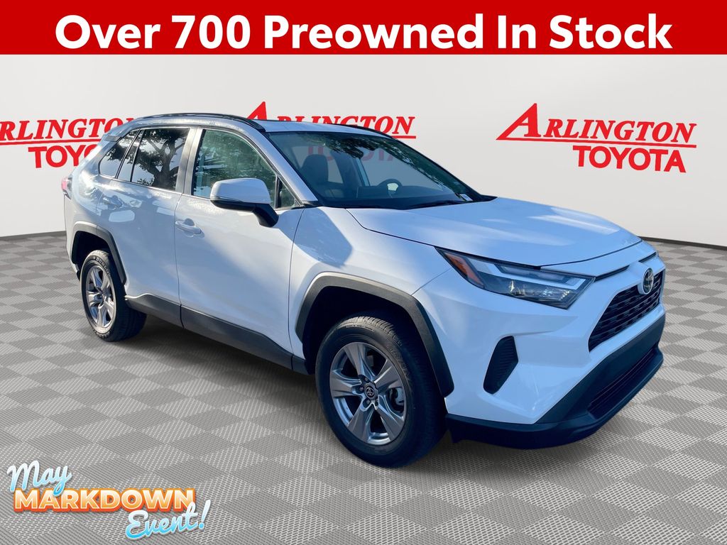 2023 Toyota RAV4 XLE FWD's photo