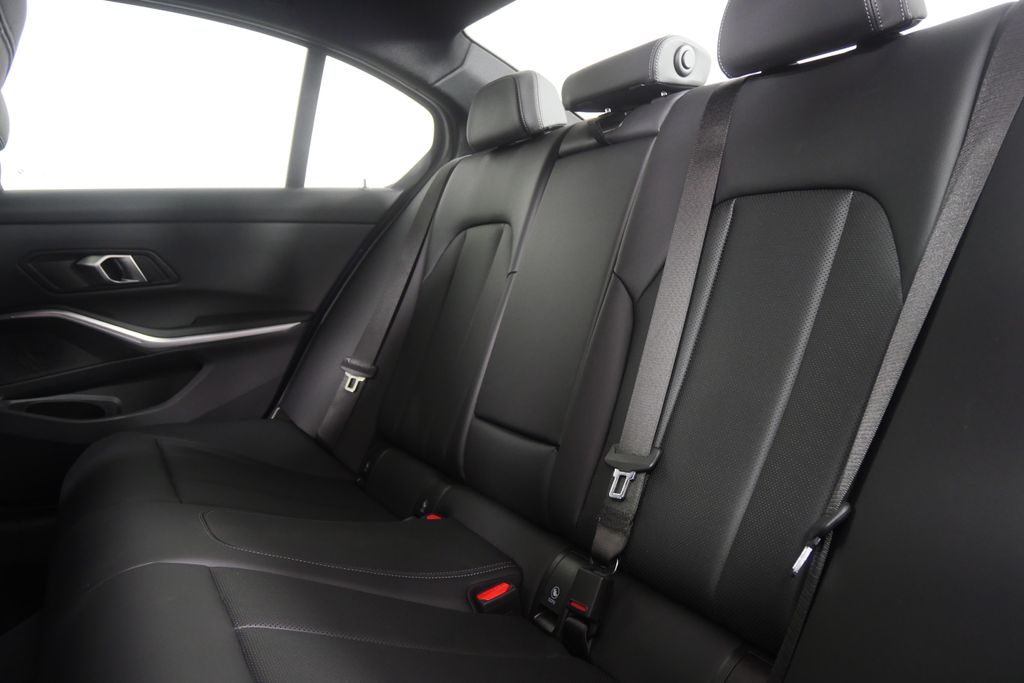 Thumbnail: 2025 BMW 3 Series - 15