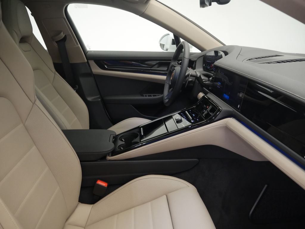 Thumbnail: 2026 Porsche Panamera - 29