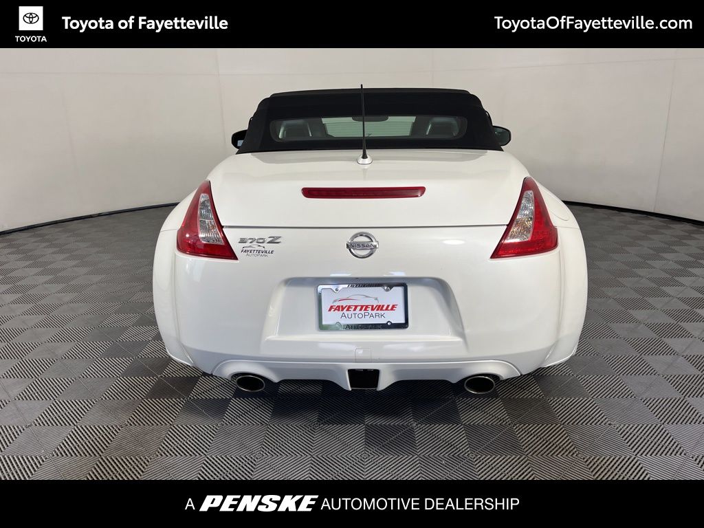Thumbnail: 2010 Nissan Z - 4