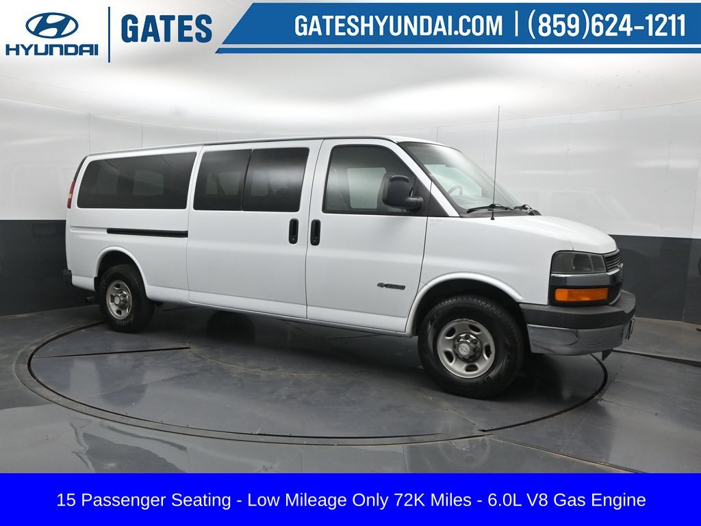 Summit White 2005 Chevrolet Express Van Rear-Wheel Drive 4-Speed Automatic Overdrive