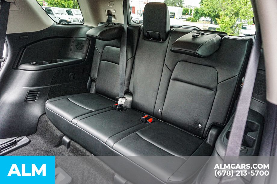 Used 2025 White Nissan Platinum image 21