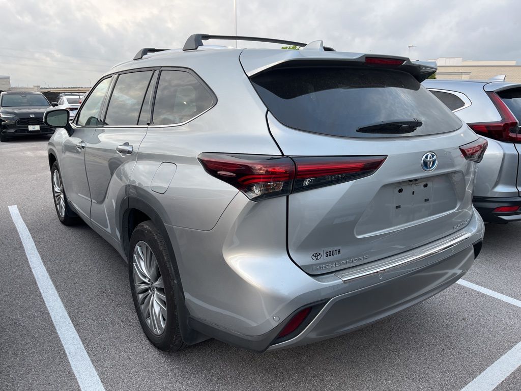 Thumbnail: 2024 Toyota Highlander - 4