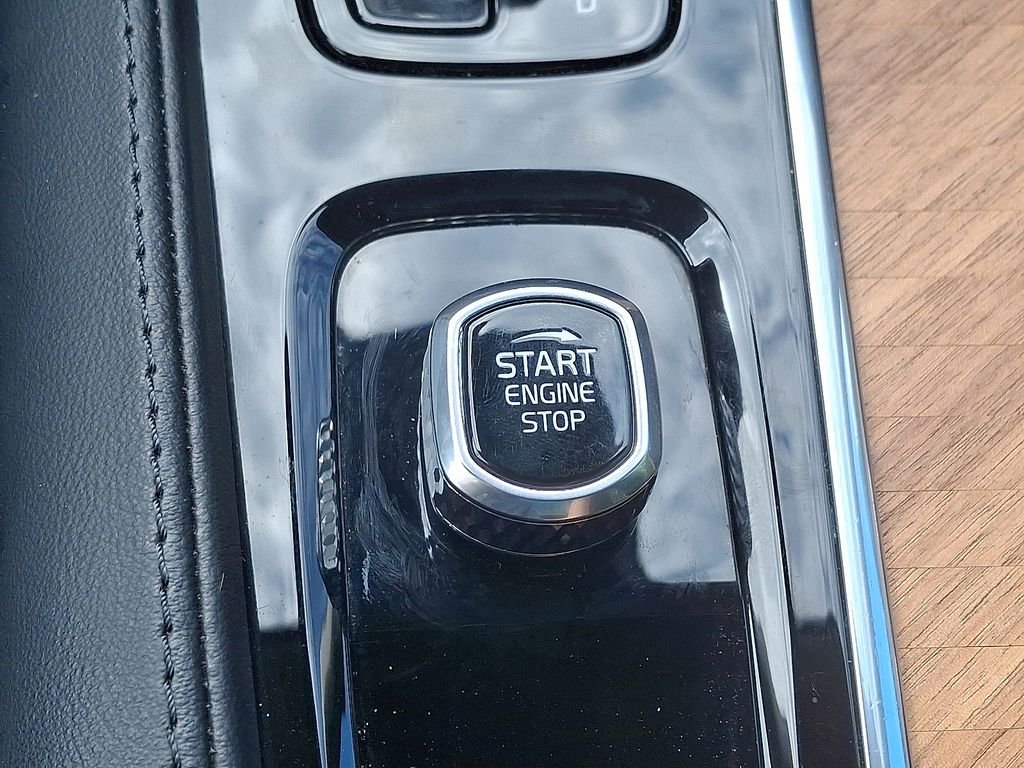 2023 Volvo XC90 B6 Plus 22