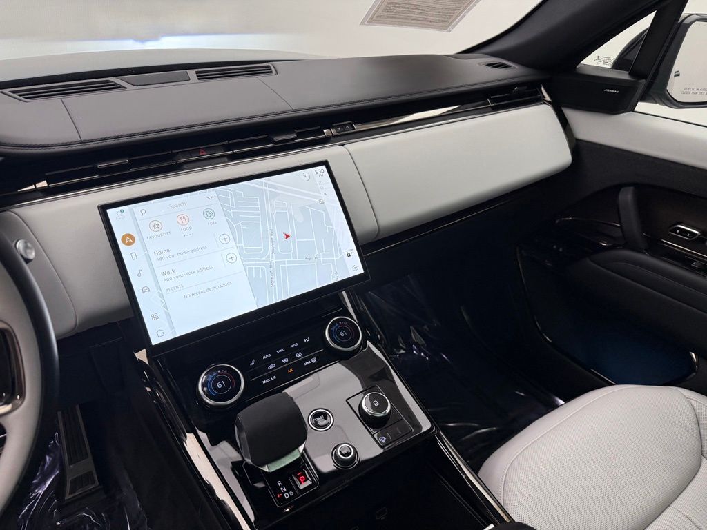 Thumbnail: 2023 Land Rover Range Rover Sport - 17