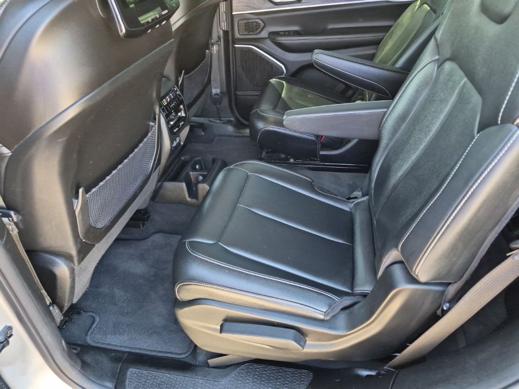 Used Car 2023 Jeep Grand Cherokee L  Limited For Sale Under $30,000 In Austin, Texas