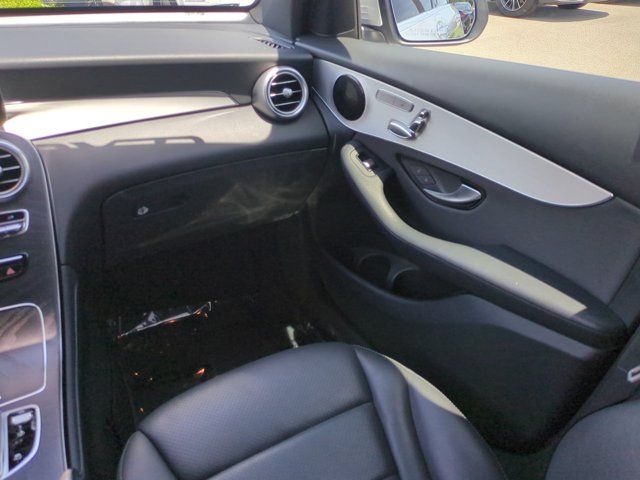 Used 2020  Mercedes-Benz GLC 300 image 15